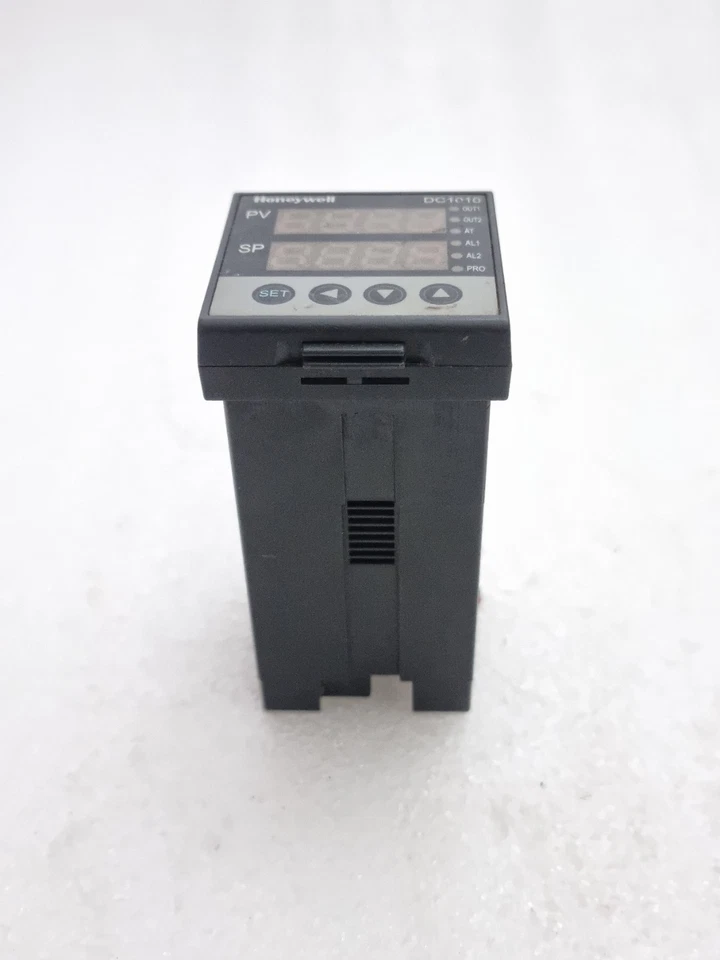 Honeywell DC1010 Digital Temperature Controller (Used Working) DC1010